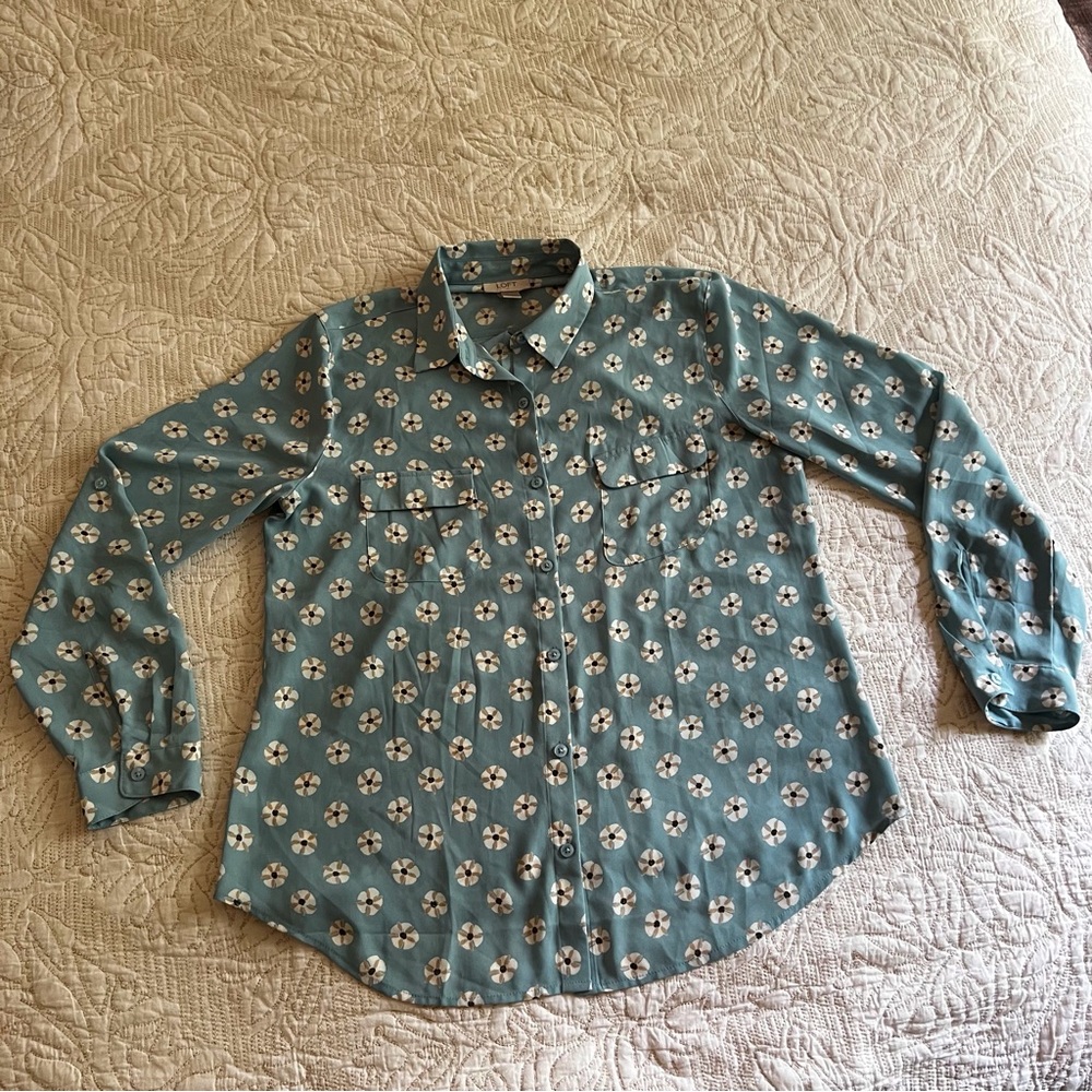 4 for $15✨ LOFT Teal Blue Floral Button-Down Shirt